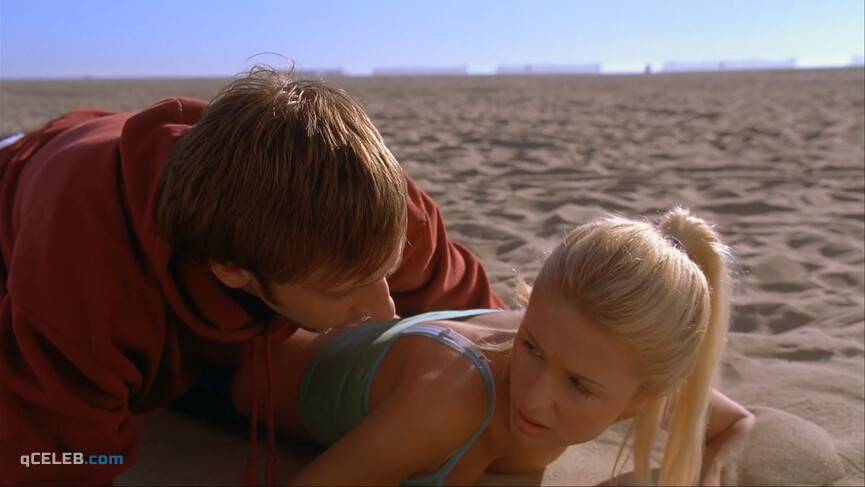 4. Paris Hilton sexy – The Hottie & The Nottie (2008)