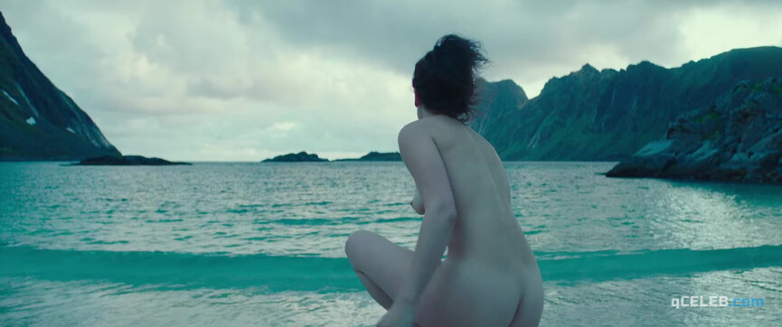 2. Jenny Slate nude – The Sunlit Night (2019)