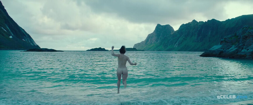 7. Jenny Slate nude – The Sunlit Night (2019)