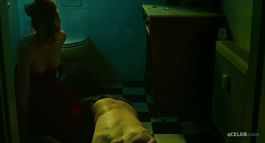 7. Lucie Aron nude – Absinthe (2016)