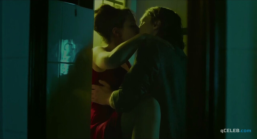 8. Lucie Aron nude – Absinthe (2016)