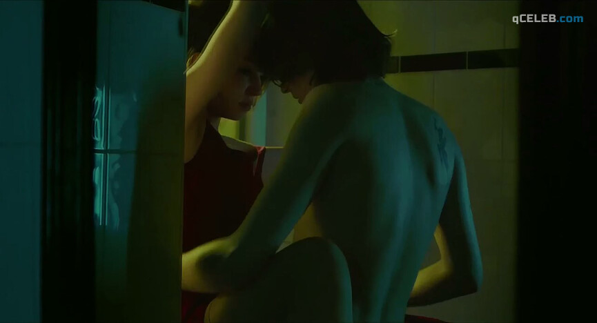 9. Lucie Aron nude – Absinthe (2016)