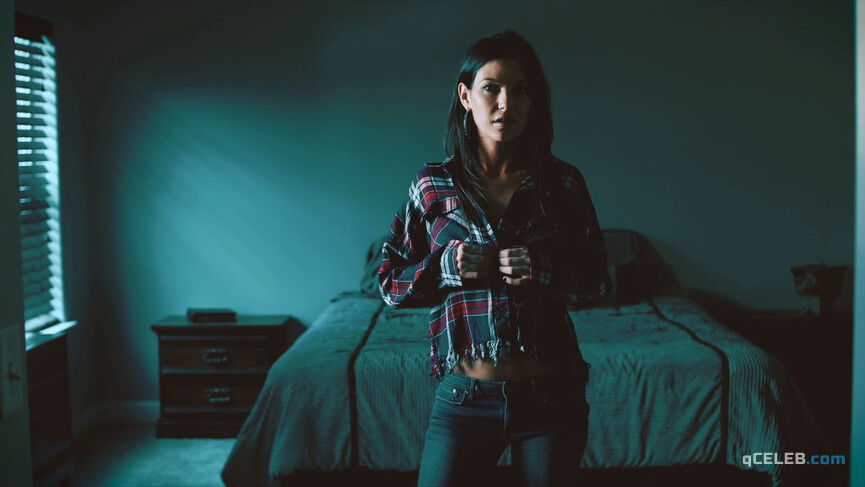 2. Eva Hamilton nude – Death Kiss (2018)