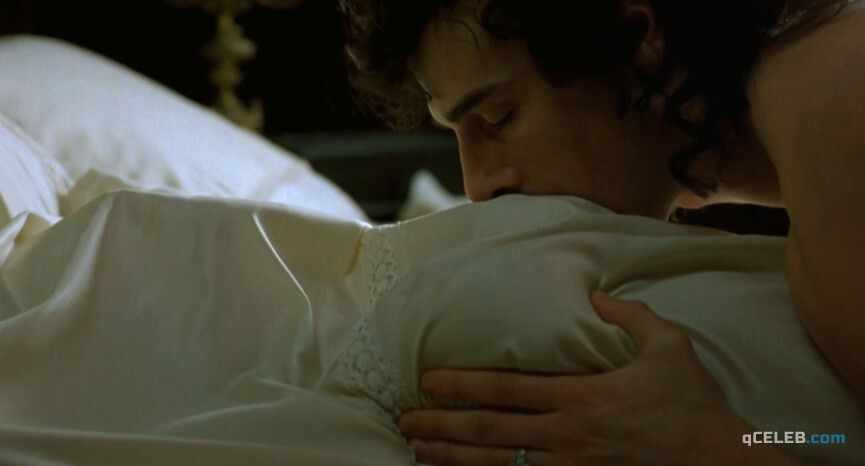 2. Delphine Zentout nude – Farinelli (1994)