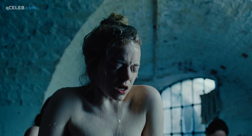 2. Emma Stone nude – The Favourite (2018)