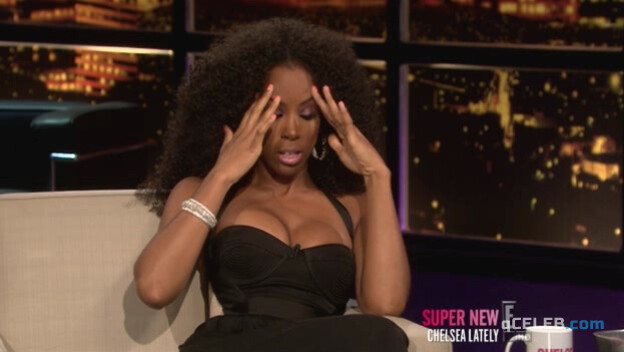 3. Kelly Rowland sexy – Chelsea Lately (2012)