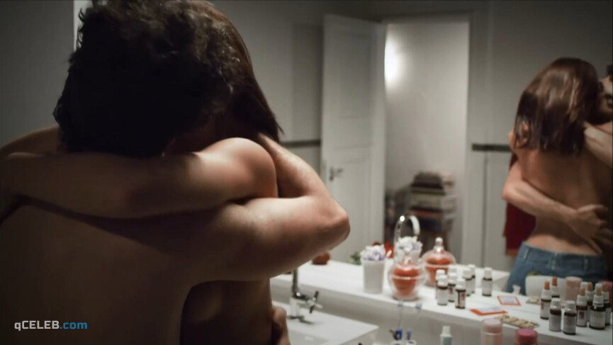 2. Babi Fernandes nude – Espelho (2013)