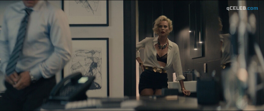 6. Charlize Theron sexy – Gringo (2018)