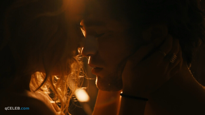 2. Emilie De Ravin sexy – Remember Me (2010)