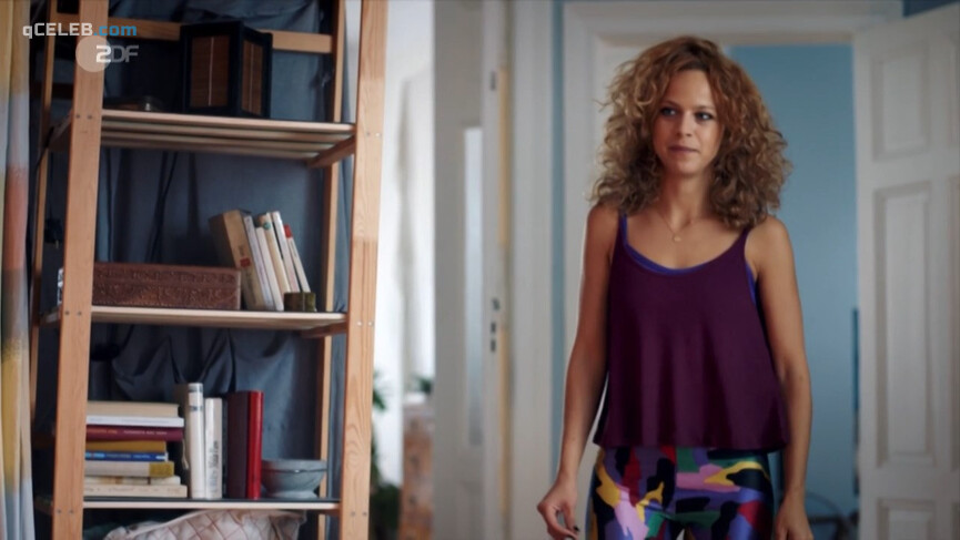 2. Elli Tringou sexy – Just Push Abuba s01e01-03 (2018)