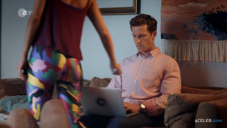 3. Elli Tringou sexy – Just Push Abuba s01e01-03 (2018)