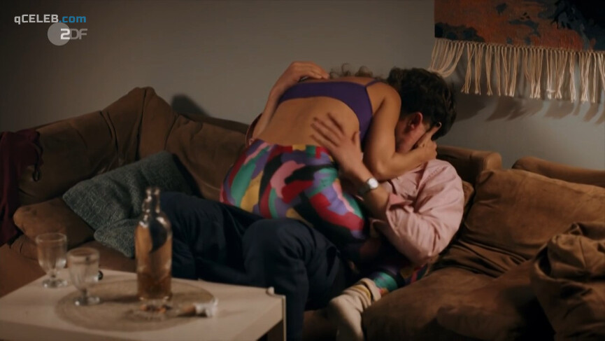 5. Elli Tringou sexy – Just Push Abuba s01e01-03 (2018)