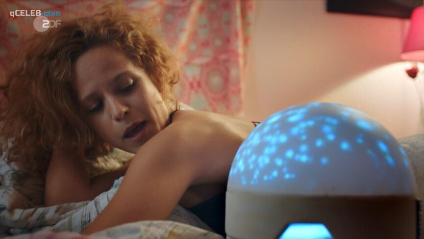 6. Elli Tringou sexy – Just Push Abuba s01e01-03 (2018)