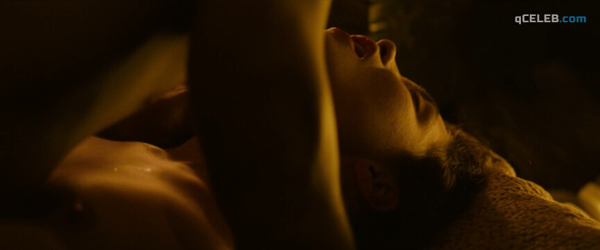 9. Florence Pugh nude – Outlaw King (2018)