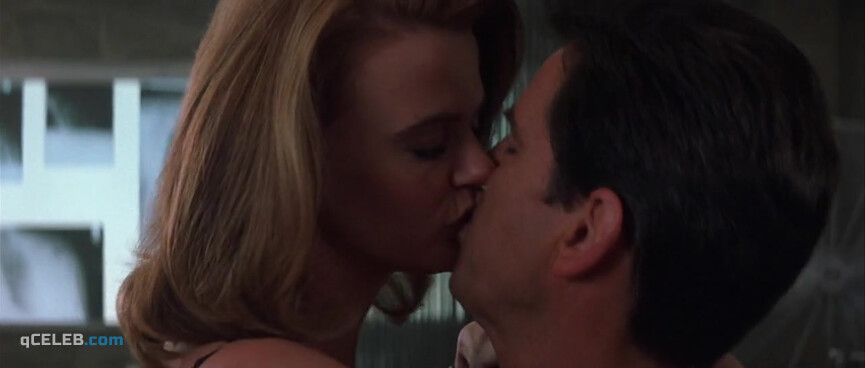 5. Serena Scott Thomas sexy – The World Is Not Enough (1999)