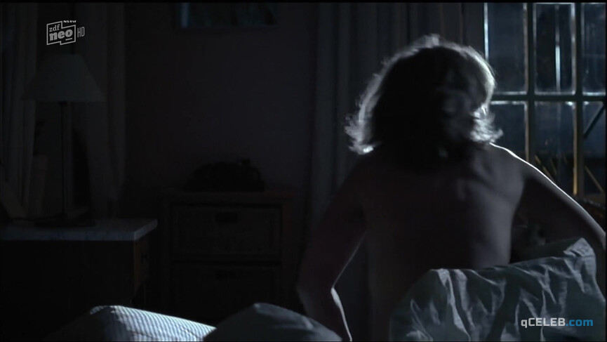 2. Aglaia Szyszkowitz nude – Einsatz in Hamburg (2007)