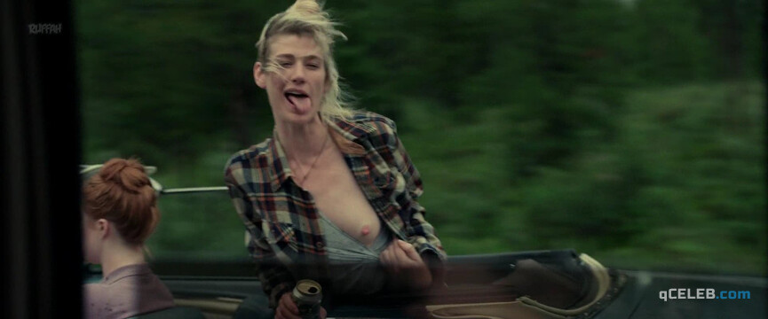 2. Grace Glowicki nude – Suck It Up (2017)