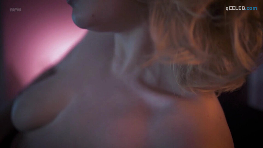 1. Julia Kalinowska nude, Jagoda Tymorek nude – Kostka smalcu z bakaliami (2018)