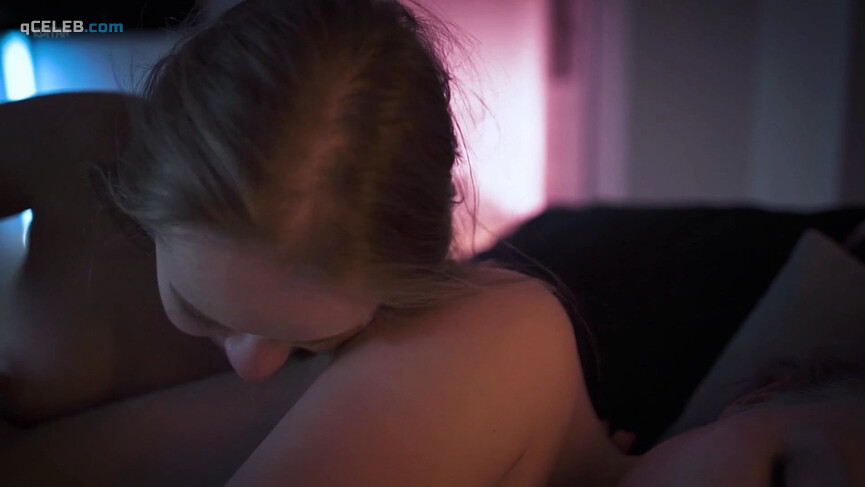 2. Julia Kalinowska nude, Jagoda Tymorek nude – Kostka smalcu z bakaliami (2018)