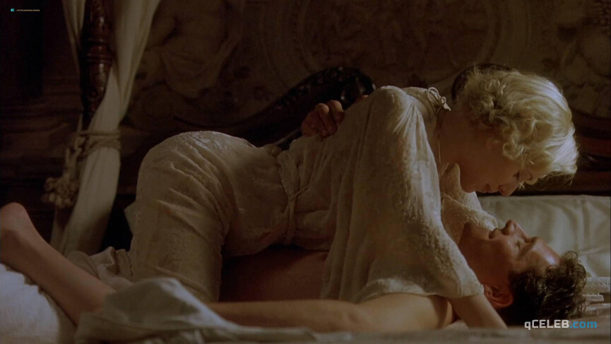 3. Scarlett Johansson sexy, Helen Hunt sexy – A Good Woman (2004)