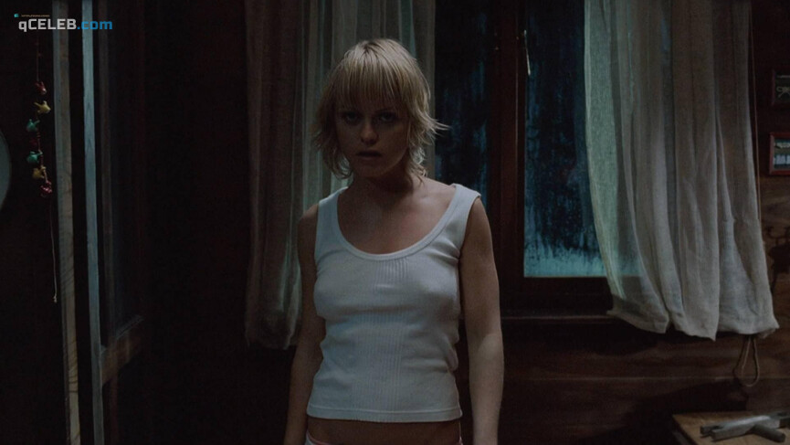 2. Michelle Rodriguez sexy, Lisa-Marie Schneider sexy, Taryn Manning sexy – The Breed (2006)