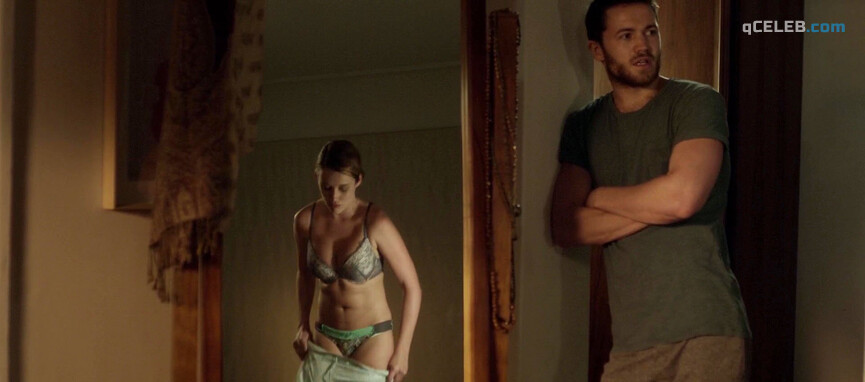 1. Sarah Dumont sexy – Serpent (2017)