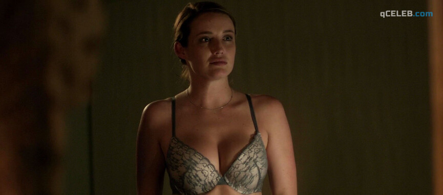 2. Sarah Dumont sexy – Serpent (2017)