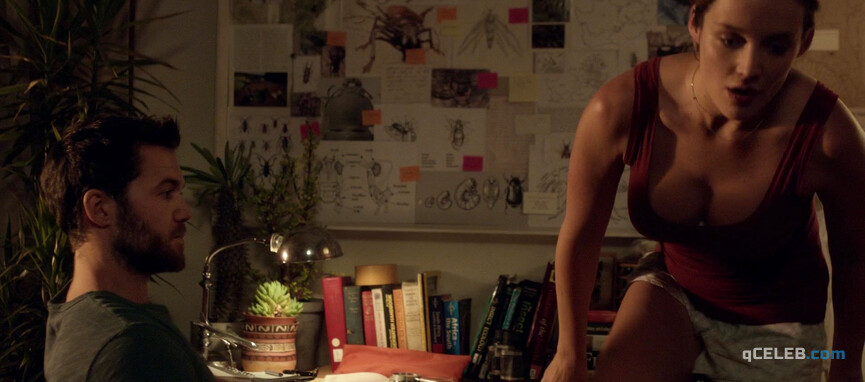 3. Sarah Dumont sexy – Serpent (2017)