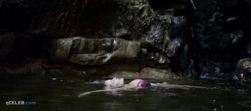 4. Sarah Dumont sexy – Serpent (2017)