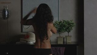 Emmanuelle Chriqui sexy – Tortured (2008)