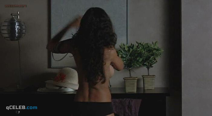 1. Emmanuelle Chriqui sexy – Tortured (2008)