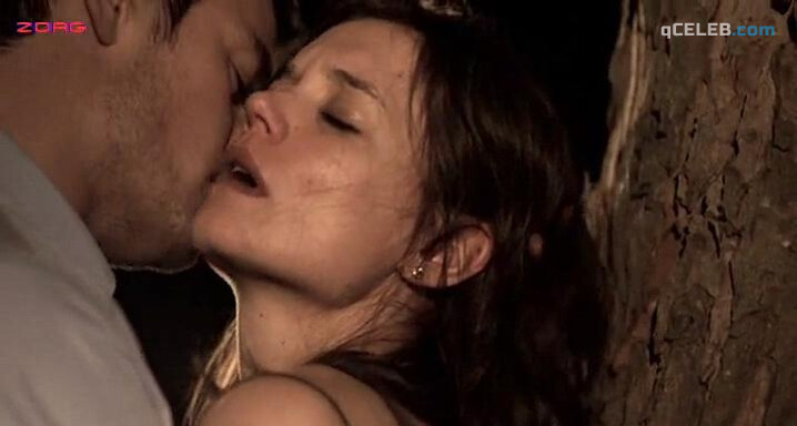 2. Katie Holmes sexy, Malin Akerman sexy – The Romantics (2010)
