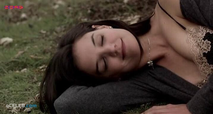 3. Katie Holmes sexy, Malin Akerman sexy – The Romantics (2010)