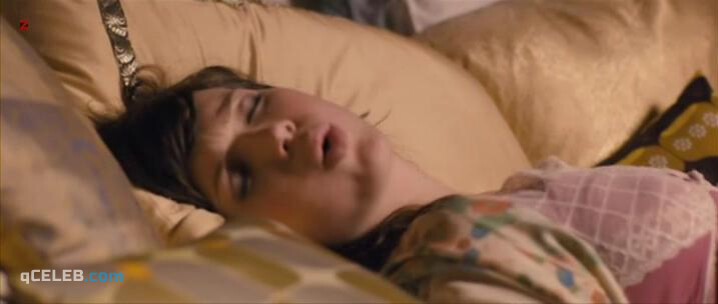 2. Mandy Moore sexy – Swinging with the Finkels (2010)