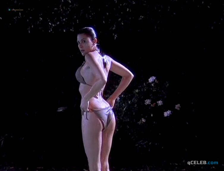 3. Kari Wuhrer nude, Peggy Trentini nude – Poison (2000)