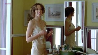 Jennifer Beals sexy – Queen to Play (2009)