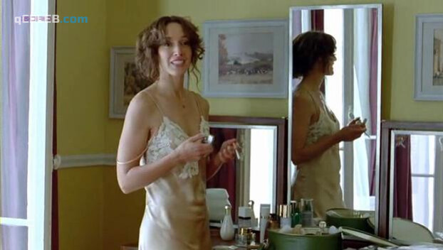 1. Jennifer Beals sexy – Queen to Play (2009)