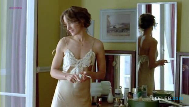 2. Jennifer Beals sexy – Queen to Play (2009)