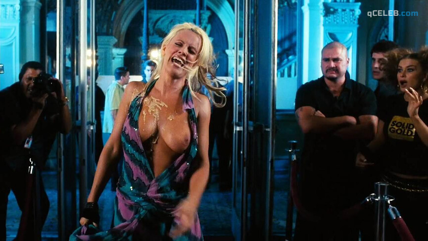1. Jenny McCarthy nude, Carmen Electra sexy – Dirty Love (2005)