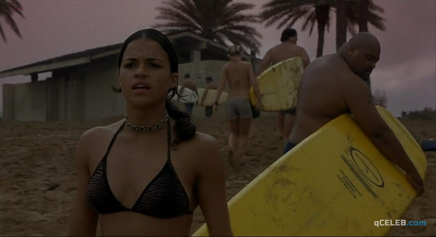 3. Kate Bosworth sexy, Michelle Rodriguez sexy – Blue Crush (2002)