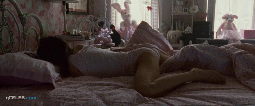 1. Natalie Portman sexy, Mila Kunis sexy – Black Swan (2010)