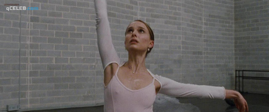 3. Natalie Portman sexy, Mila Kunis sexy – Black Swan (2010)