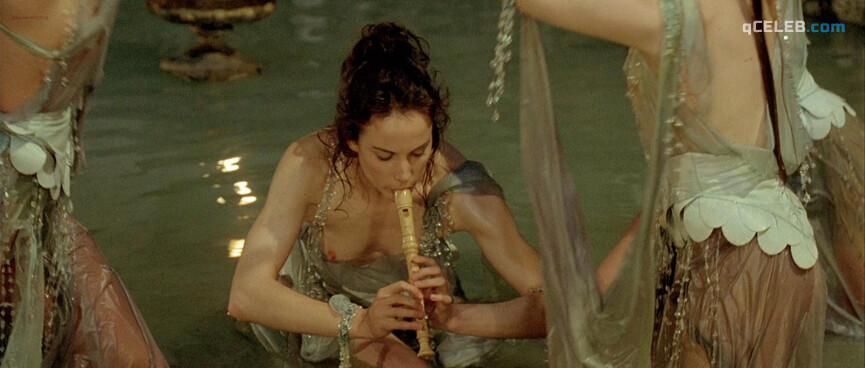 2. Uma Thurman nude, Philippine Leroy-Beaulieu nude, Marine Delterme nude – Vatel (2000)