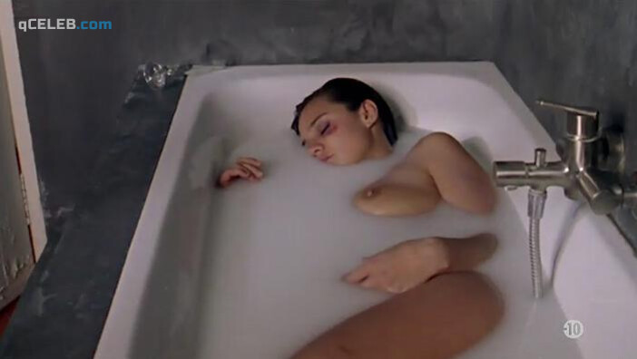 3. Marie Denarnaud nude, Audrey Fleurot nude – La Vie en miettes (2011)