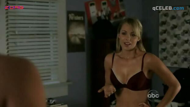 1. Laura Vandervoort sexy – V s01e03 (2009)