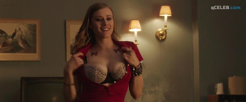 2. Kristen Hager sexy, Olivia Taylor Dudley sexy – The Barber (2014)