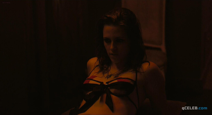 1. Kristen Stewart sexy – Welcome to the Rileys (2010)