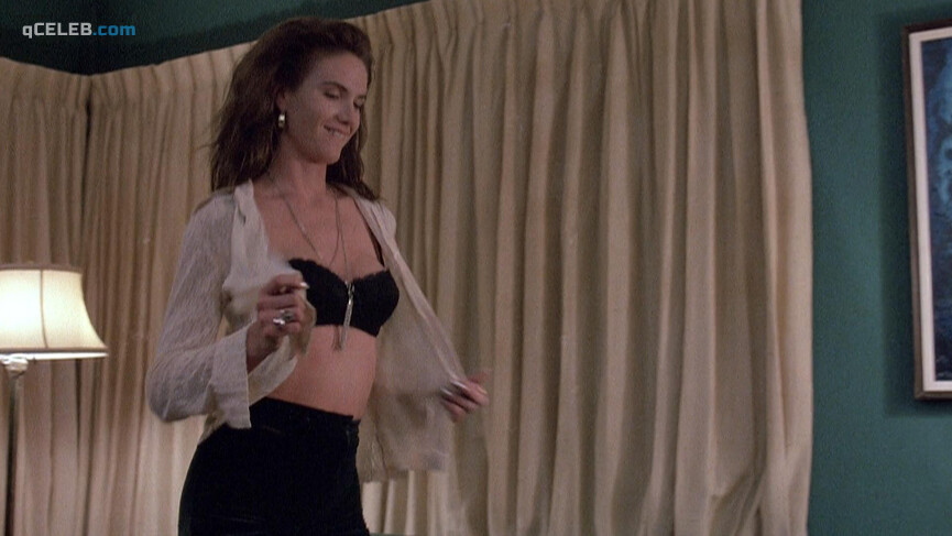 2. Kelly Lynch nude, Heather Graham sexy – Drugstore Cowboy (1989)