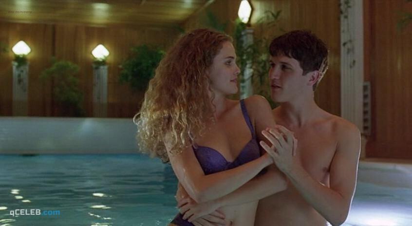 2. Keri Russell sexy – Mad About Mambo (2000)