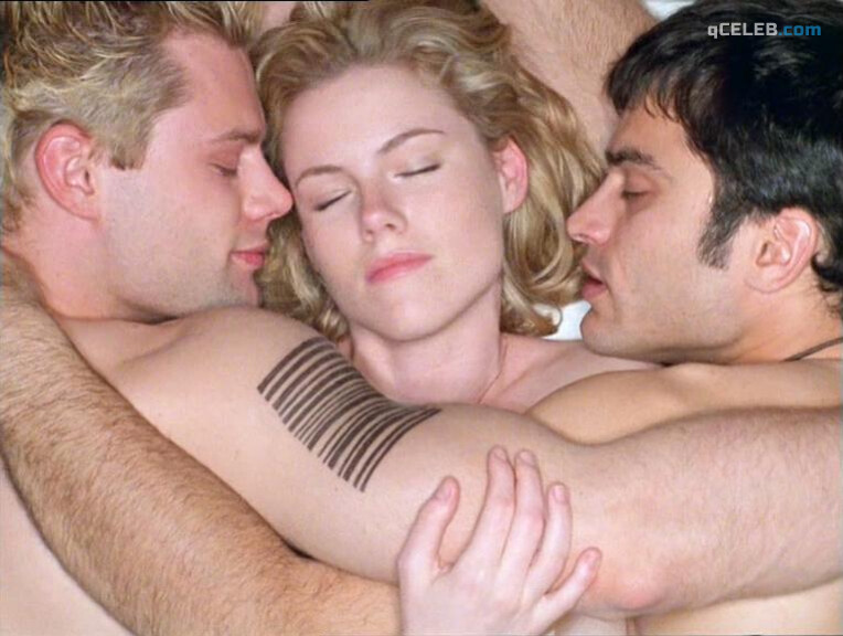 3. Kathleen Robertson sexy – Splendor (1999)